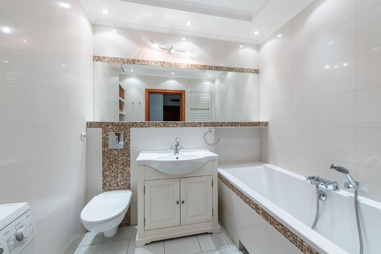 Bukowinska 12 Prywatne Mieszkanie 80M2 Z Dwiema Sypialniami I Balkonem 2X Bezplatne Miejsca Parkingowe Samodzielne Zameldowanie! Private Garage! Self Check-In System! Warsaw Luaran gambar