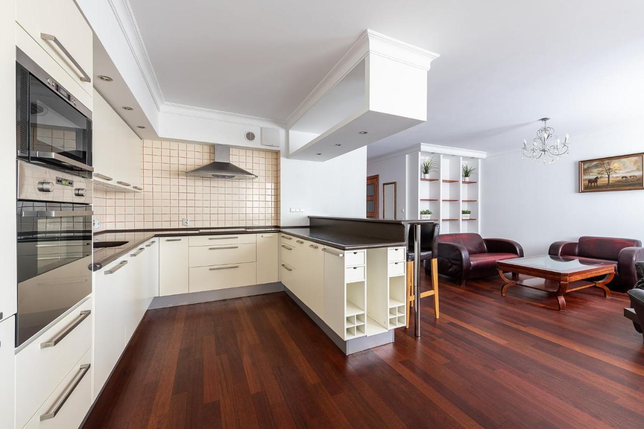 Bukowinska 12 Prywatne Mieszkanie 80M2 Z Dwiema Sypialniami I Balkonem 2X Bezplatne Miejsca Parkingowe Samodzielne Zameldowanie! Private Garage! Self Check-In System! Warsaw Luaran gambar
