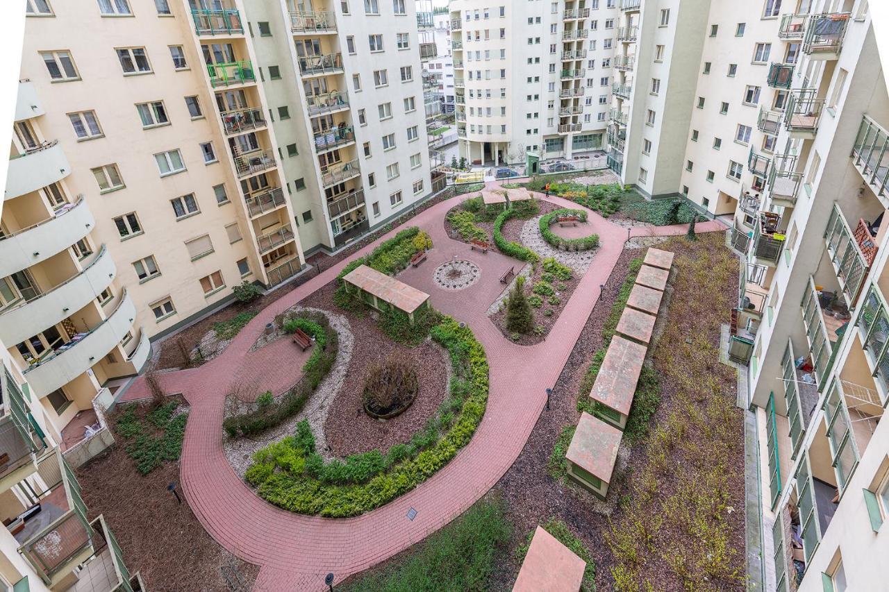 Bukowinska 12 Prywatne Mieszkanie 80M2 Z Dwiema Sypialniami I Balkonem 2X Bezplatne Miejsca Parkingowe Samodzielne Zameldowanie! Private Garage! Self Check-In System! Warsaw Luaran gambar